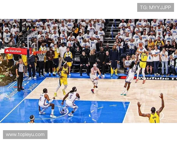 哈利伯顿突破助攻比尔，提升球队关键时刻得分效率