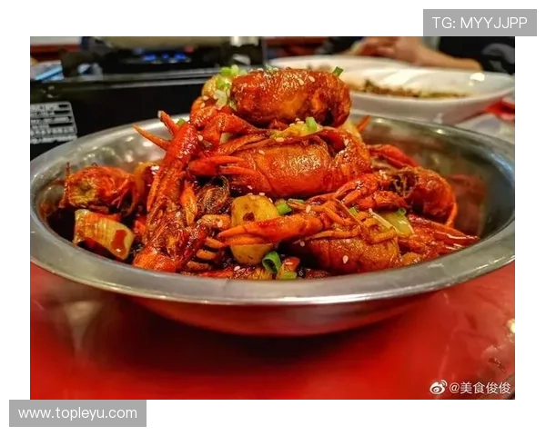 柳雅慧训练完直接拎爱马仕去吃宵夜，这日子谁顶得住