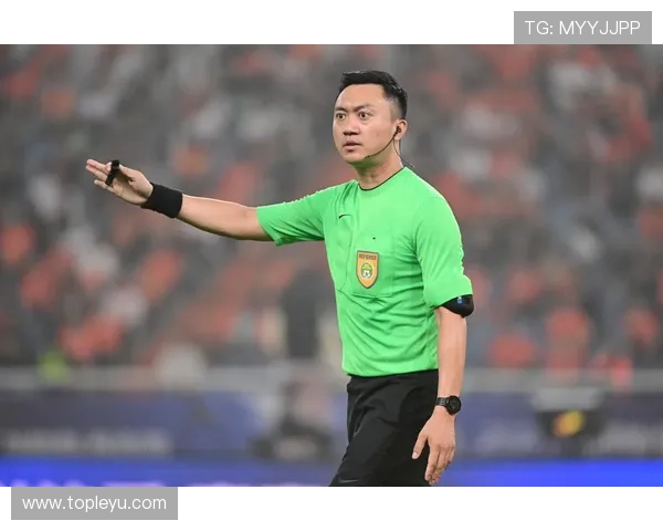 对裁判犯规的判罚为何在足球规则中几乎不予追究？