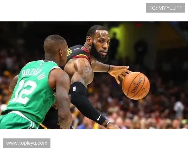 希尔无球跑动制造错位，拉开空间效率提升